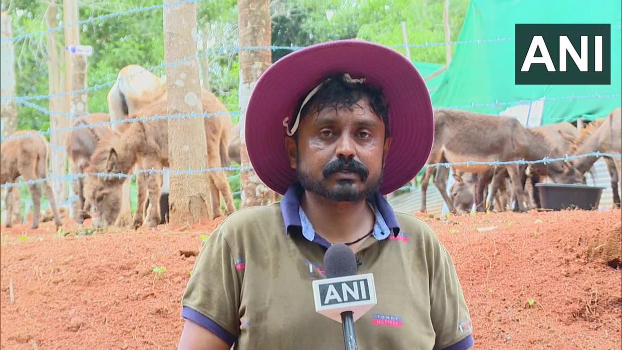 Donkey Milk Farming Business Idea Man Left IT Sector Job and Started Donkey Milk News in Hindi Hindi Headline