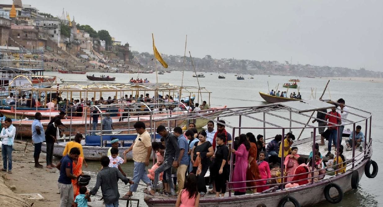 Weather Update varanasi me mausam Relief from scorching sun today temperature dropped yesterday two lives were lost due to heatstroke