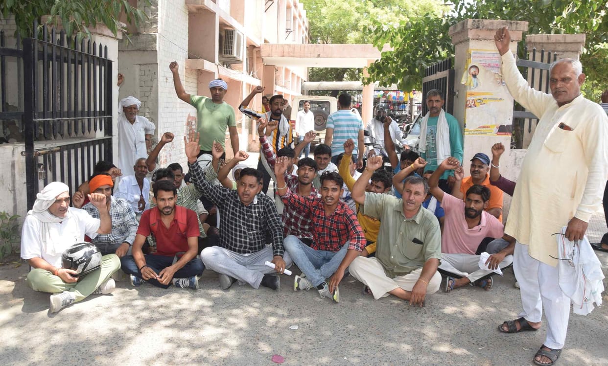 Strike-demonstration and sloganeering at Executive Engineer's office to the contract workers of Public Health Department