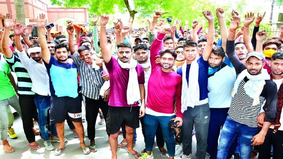 Hundreds of youth protest against Agnipath Scheme over regarding army recruitment in Mathura