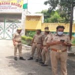 बरनावा आश्रम पर पुलिस फोर्स तैनात।