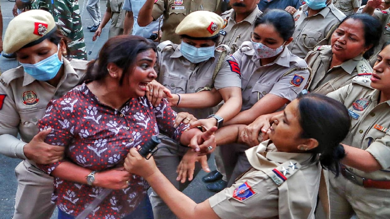 Agneepath scheme protest: Strong voices of protest in Delhi too, demonstrations everywhere, Kejriwal supported the youth