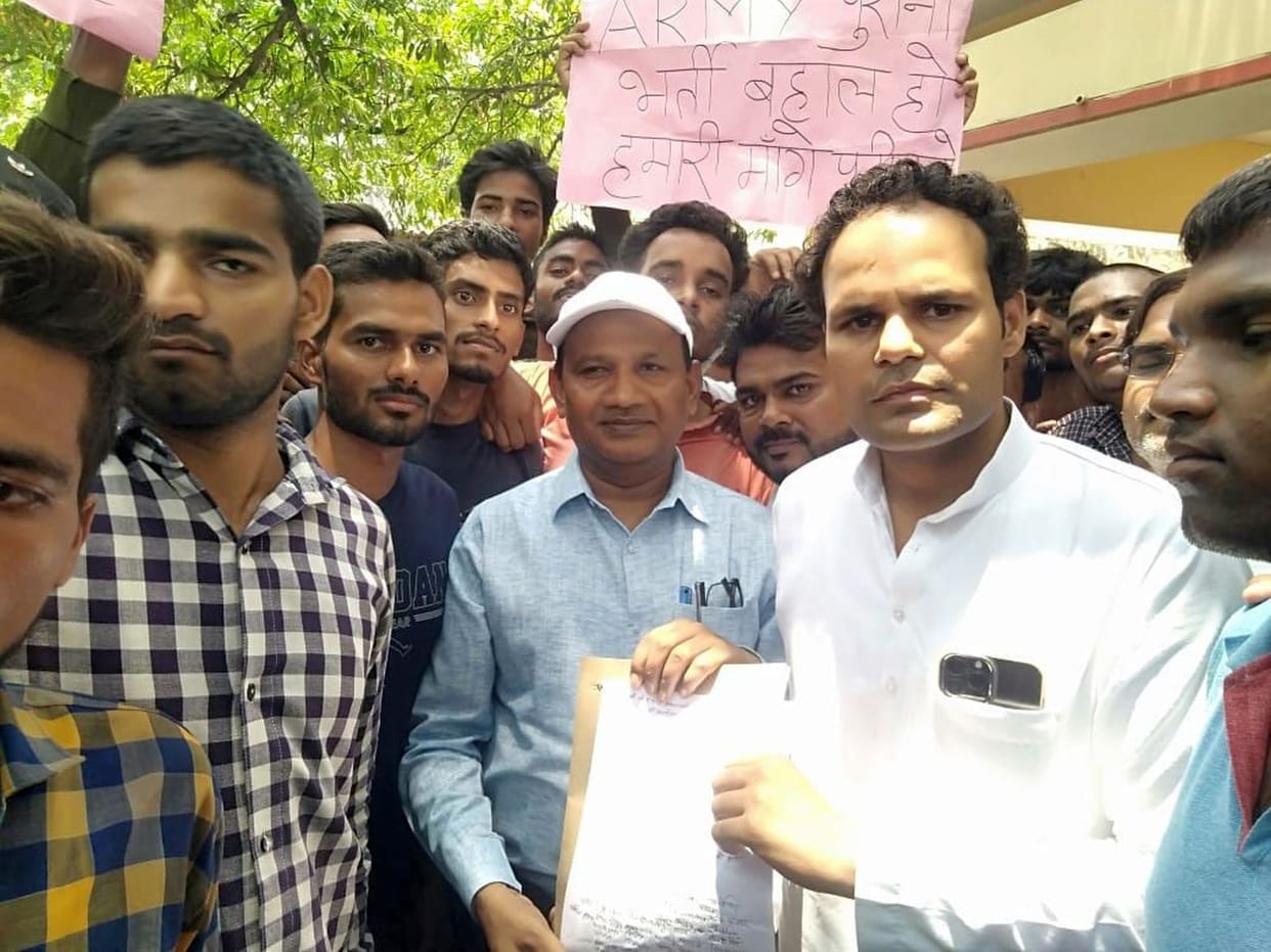 Protest against Agneepath for the second day, BSP MP also in support