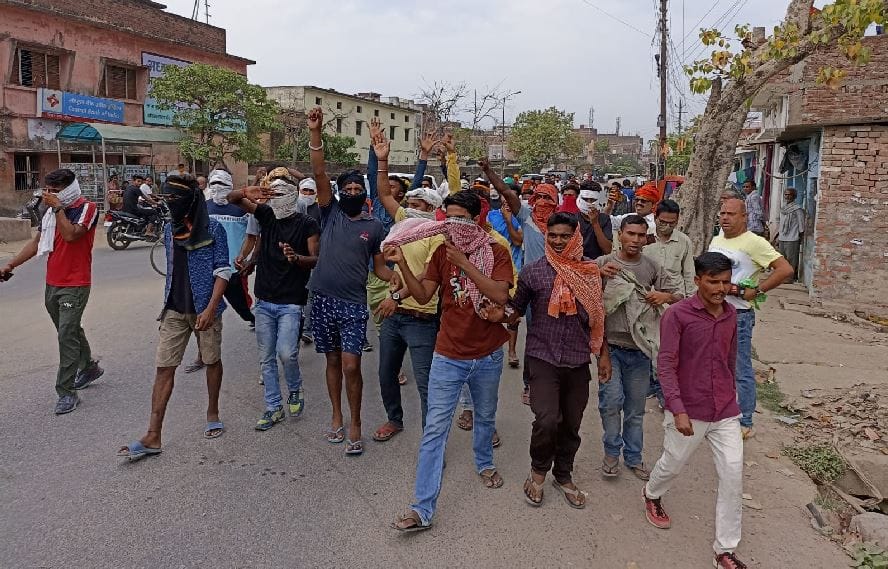 Agneepath Scheme Protest in Ballia Unseen pictures of ruckus train set on fire buses pelted with stones minister Daya shankar singh office