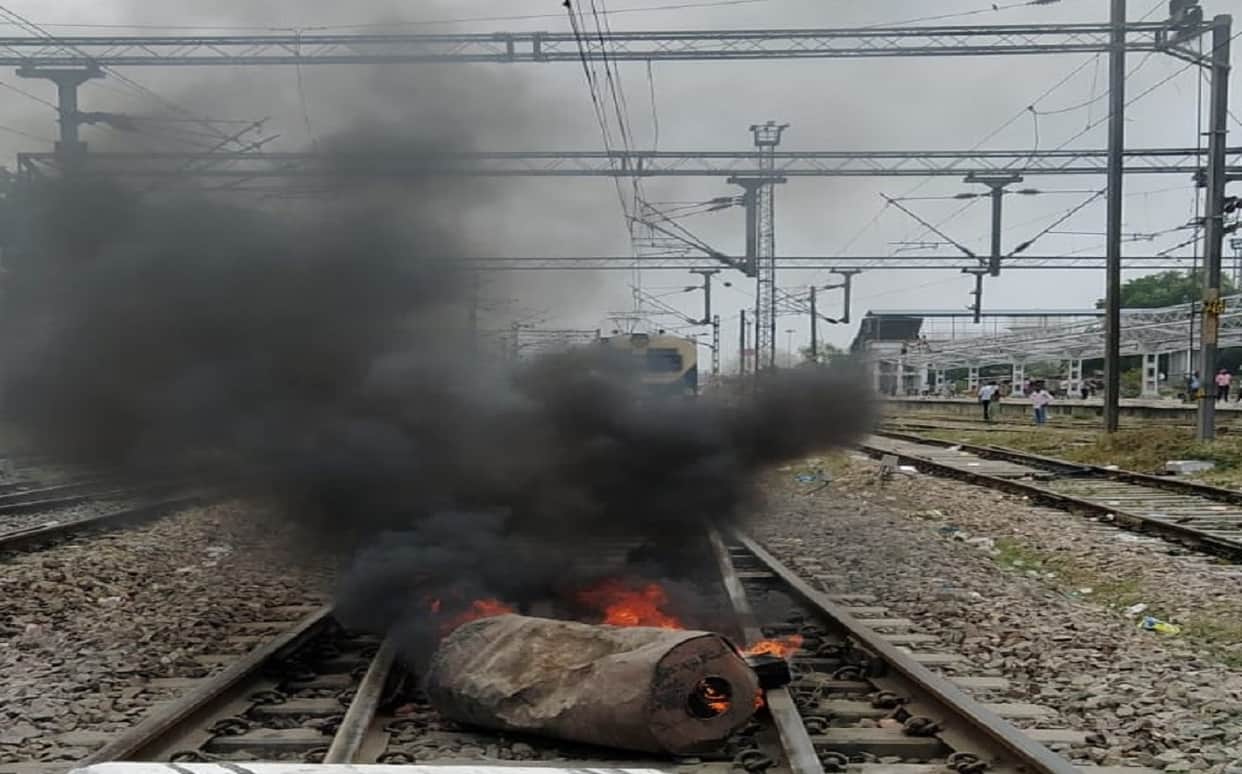 Agnipath Scheme, Effect of protest against Agnipath scheme, 56 trains canceled, 62 trains will not run even today
