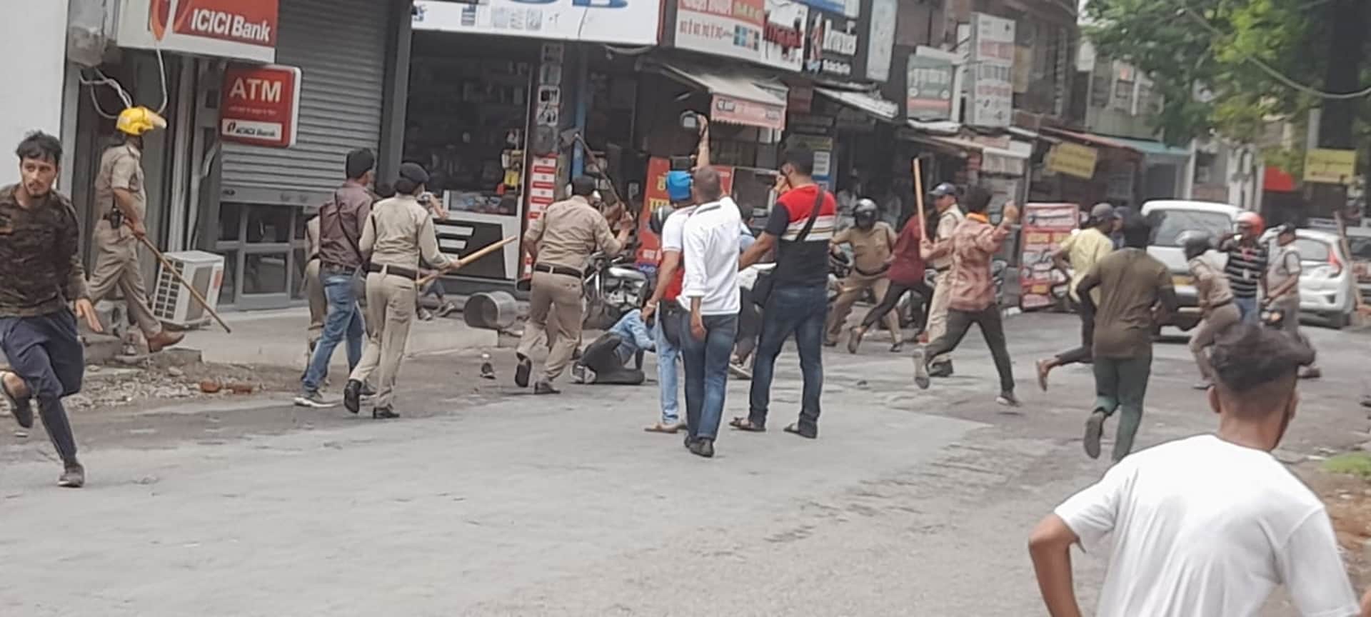 Agneepath Protest in Uttarakhand Haldwani, Police lathi charge on youth, See photos