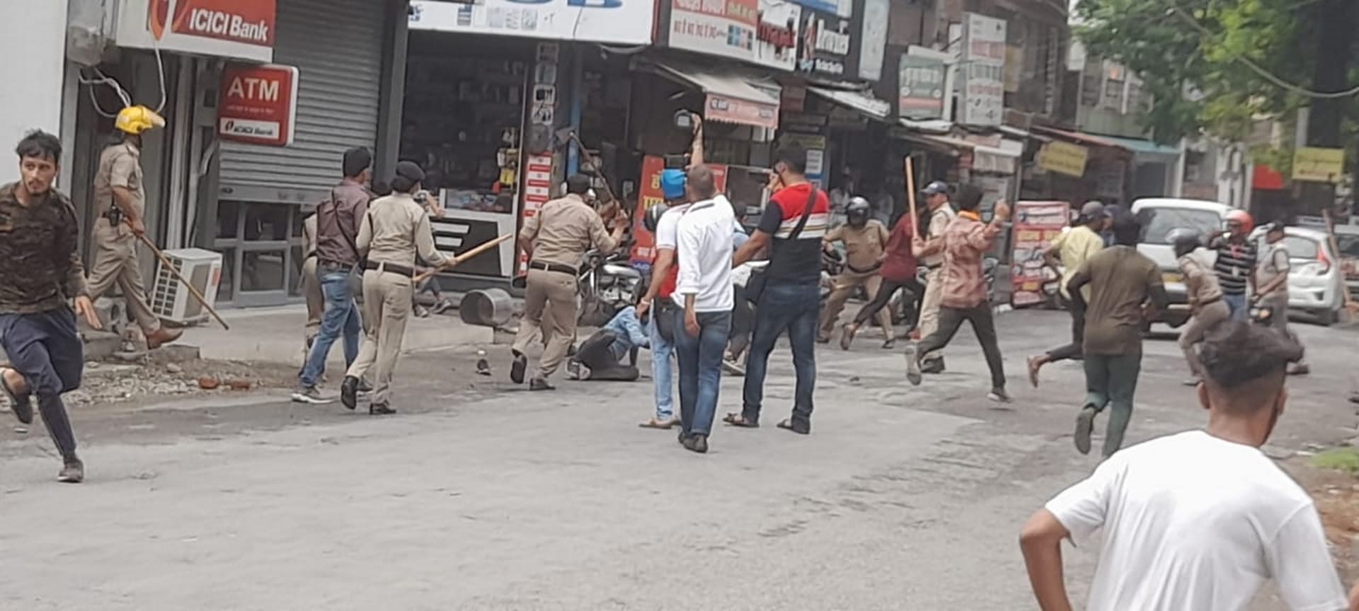 Agneepath Protest in Uttarakhand Haldwani, Police lathi charge on youth, See photos