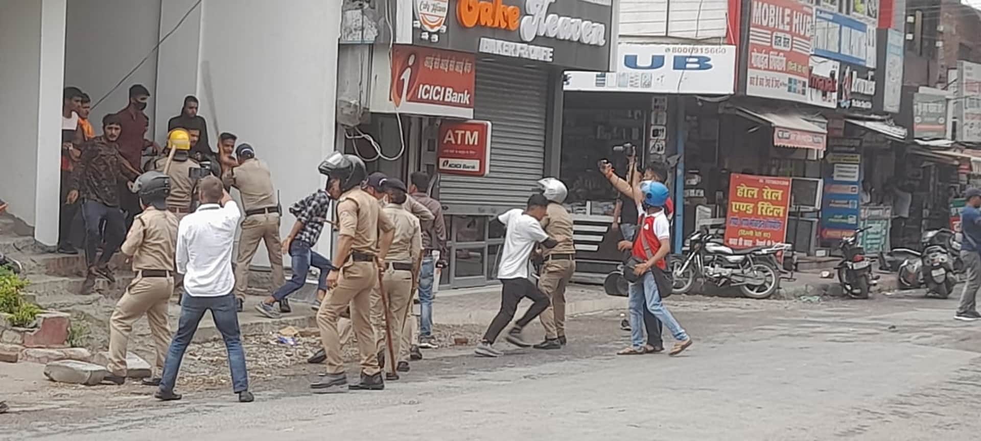 Agneepath Protest in Uttarakhand Haldwani, Police lathi charge on youth, See photos
