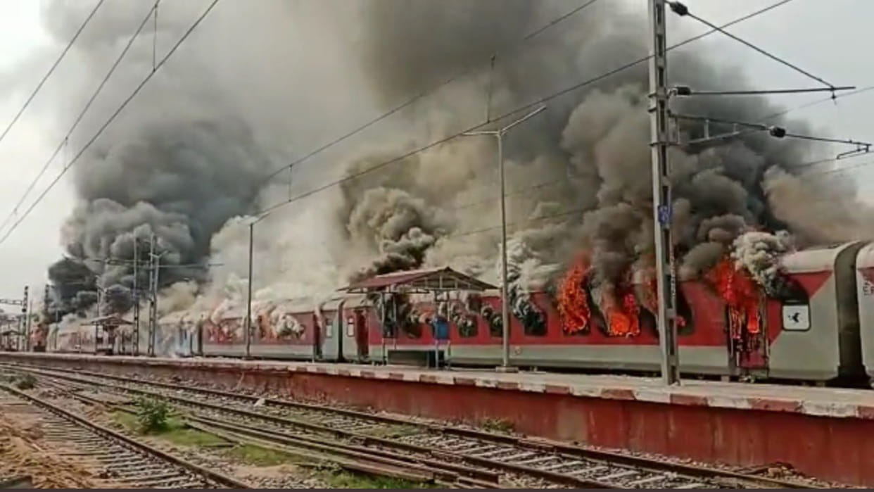 Agnipath protests 316 trains affected 200 cancelled across country 7 trains affected by arson