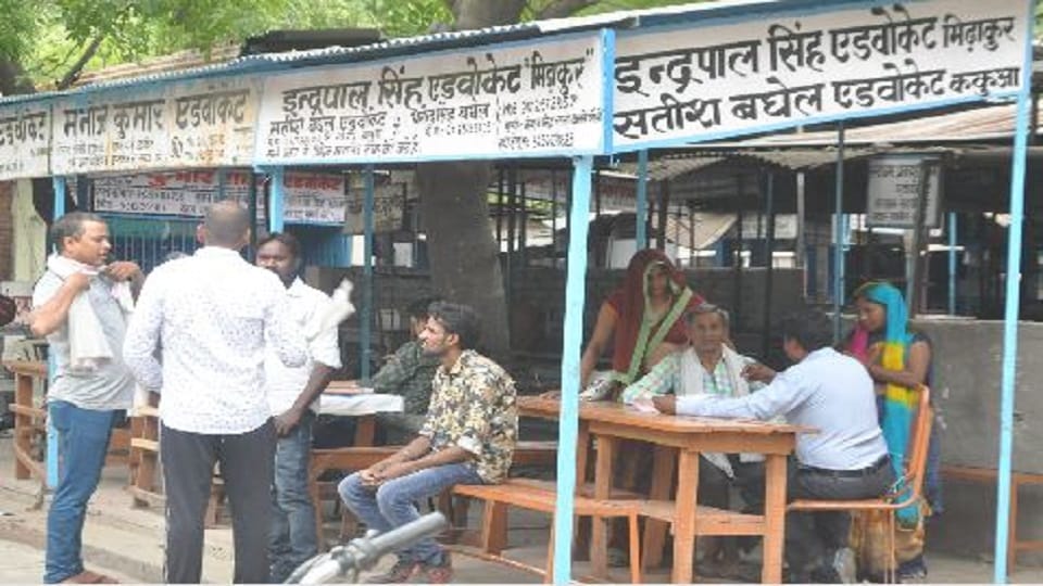 Stamp theft game of Rs 122.55 crore due to nexus of builder broker and sub registrar in registry office agra
