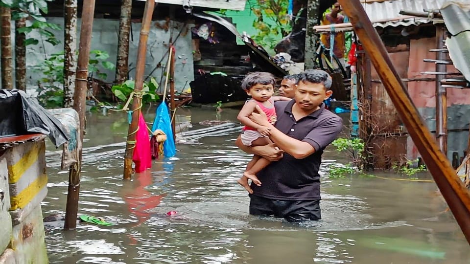 Heavy rain lashes large swathes of northeastern states Monsoon likely to move towards West Bengal Today Know all Weather updates