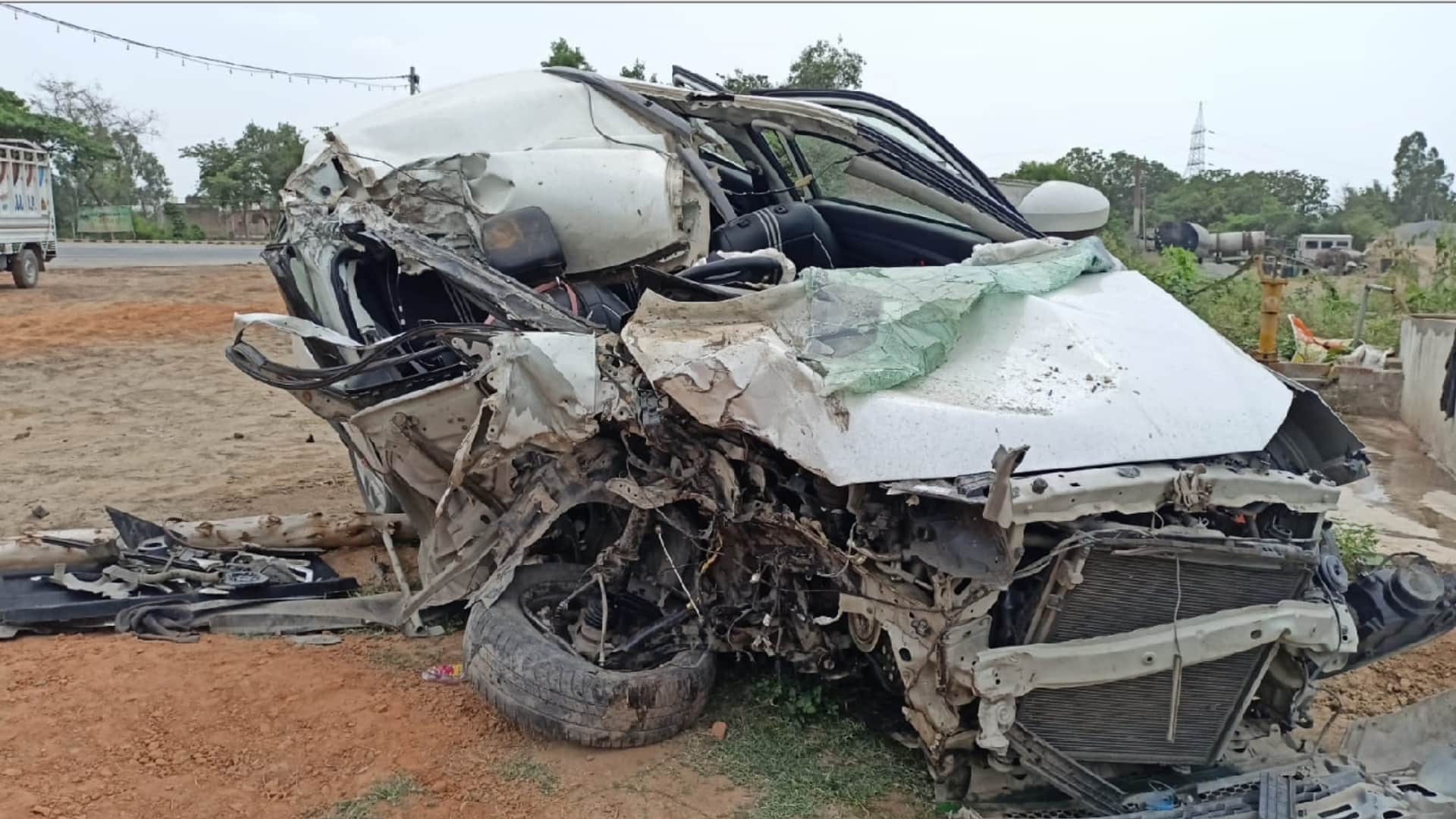 Four killed in Basti road accident side story from Gorakhpur