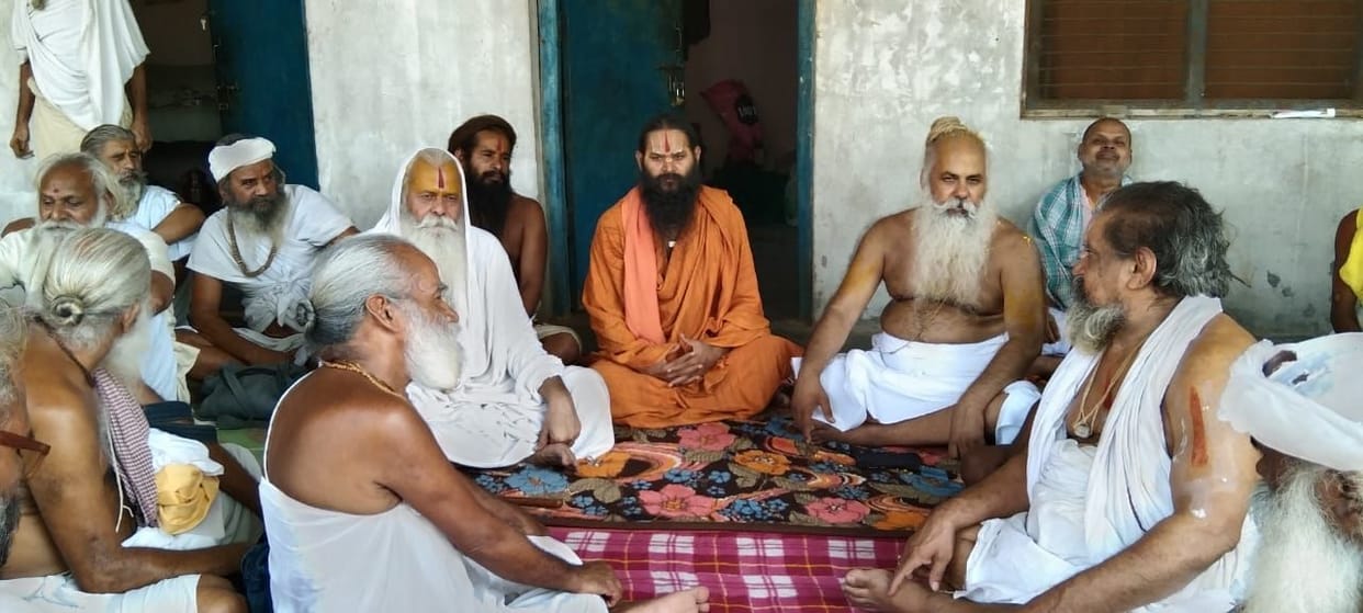 Sadhus and saints supported Nupur Sharma's statement