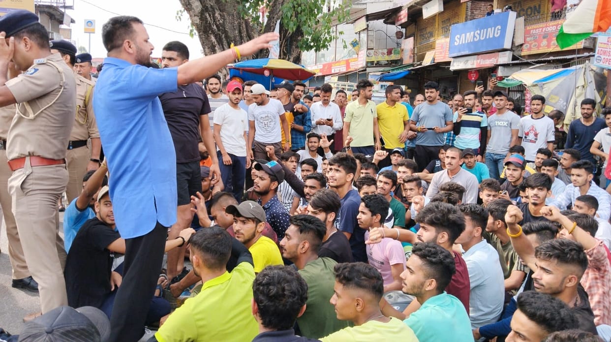 The anger of the youth against the cancellation of the old recruitment and the new army recruitment scheme