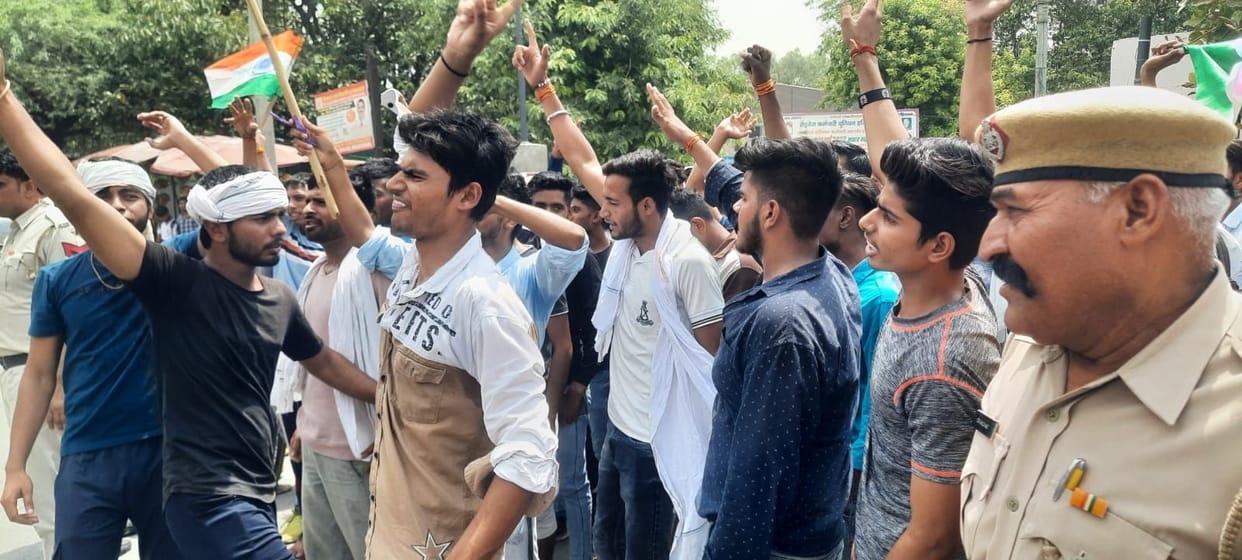 Youth took to the road in protest against the Agneepath scheme, took out a procession and demonstrated