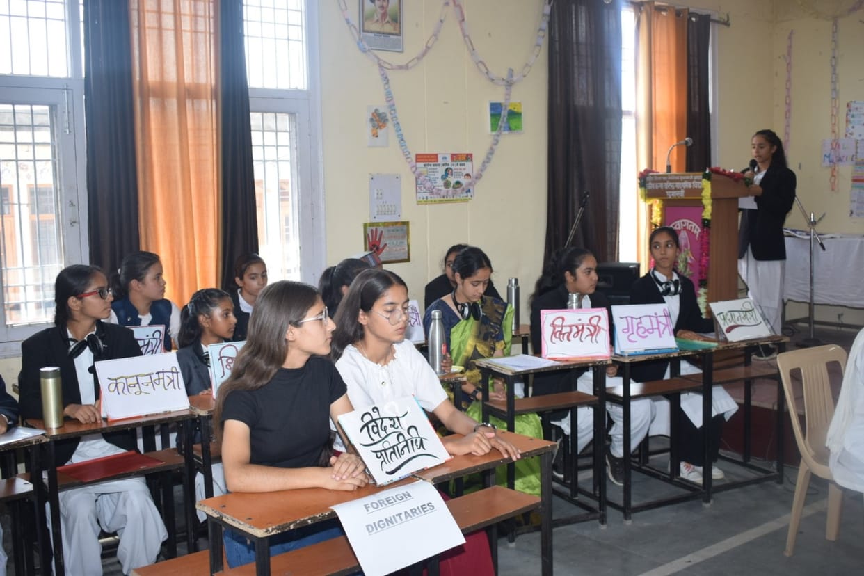 heated debate between the pros and cons in the youth parliament
