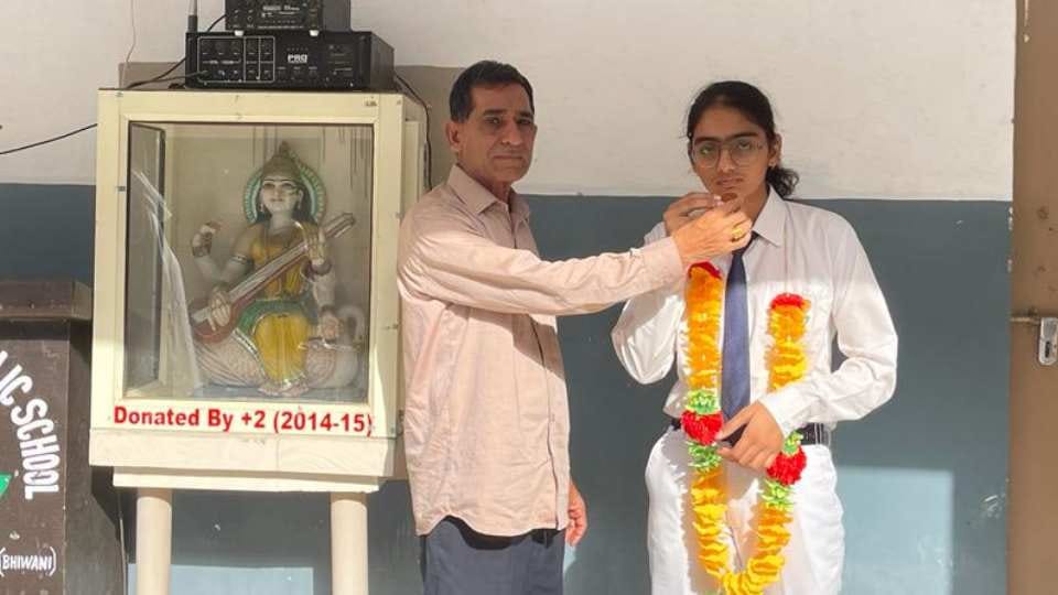 Haryana board 10th result Bhiwani Amisha topped in Haryana board 10th exam