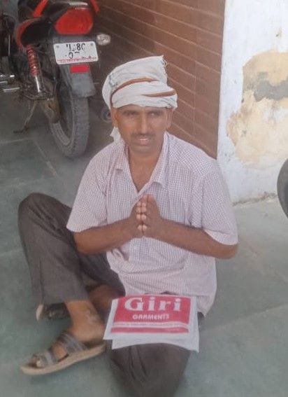 Hathras: When the children were taken out of school, Tau sat on a dharna at the BSA office