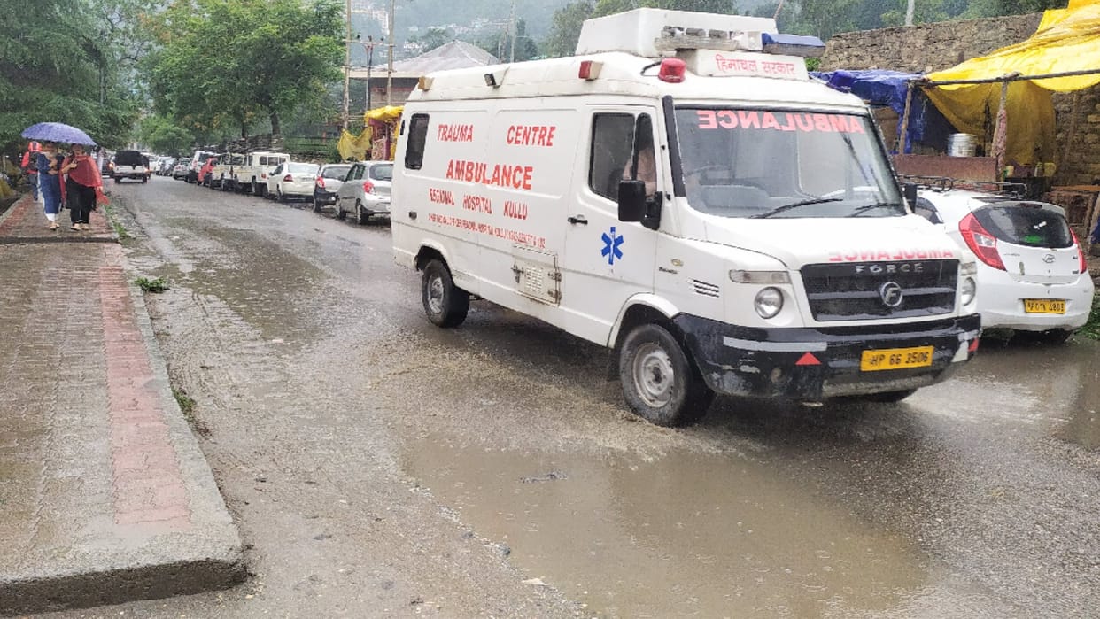 Himachal Weather Update: Snowfall in Rohtang, rain in Dharamsala Manali, maximum temperature dropped by 10 degrees in Himachal