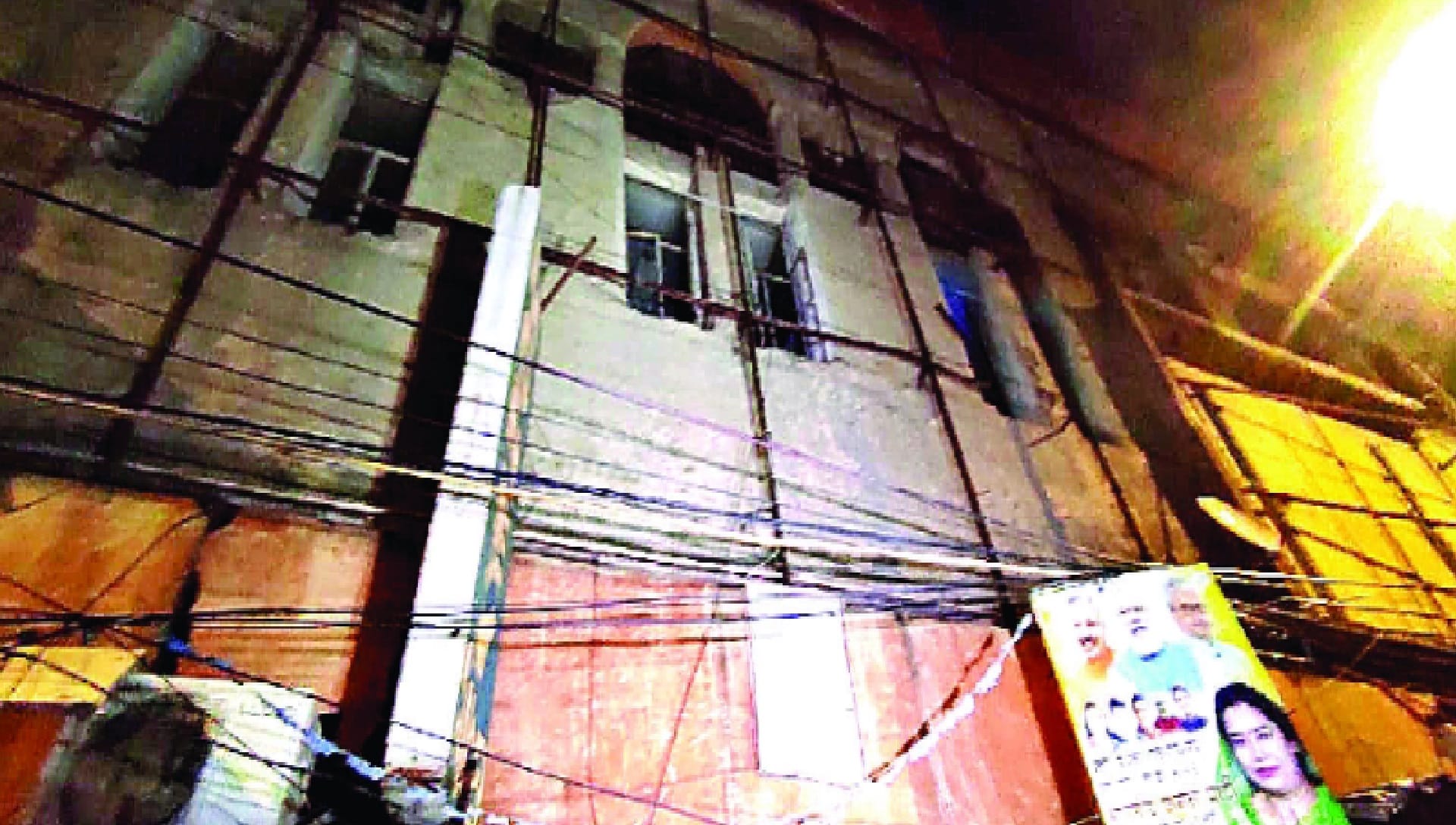dilapidated house collapsed in Paharganj area of central Delhi