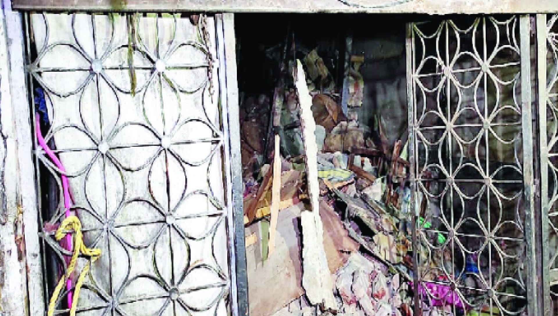 dilapidated house collapsed in Paharganj area of central Delhi