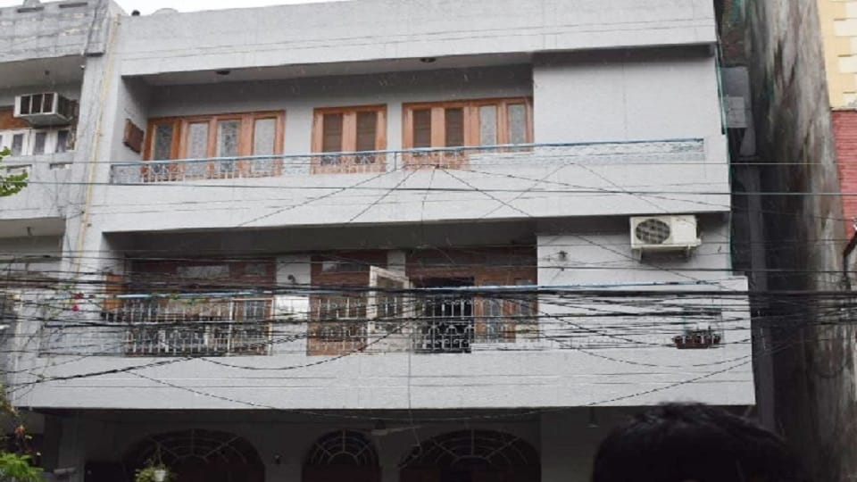 Delhi news dead bodies of an elderly couple found lying in a locked room in Preet Vihar area