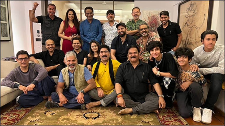 Lagaan completed 21 years aamir khan film star cast celebration in actor house photos viral on social media