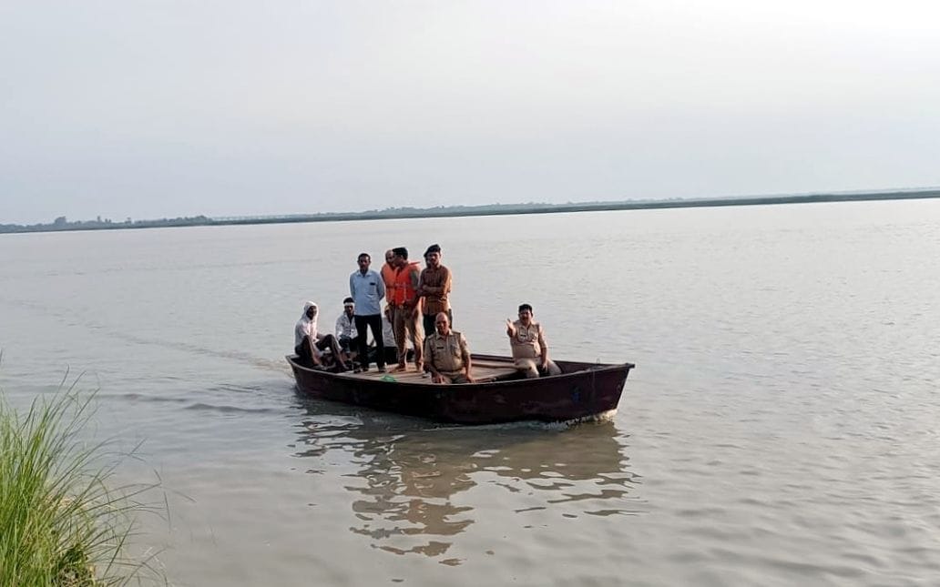 Search in Ganga amid fear of murder of youth