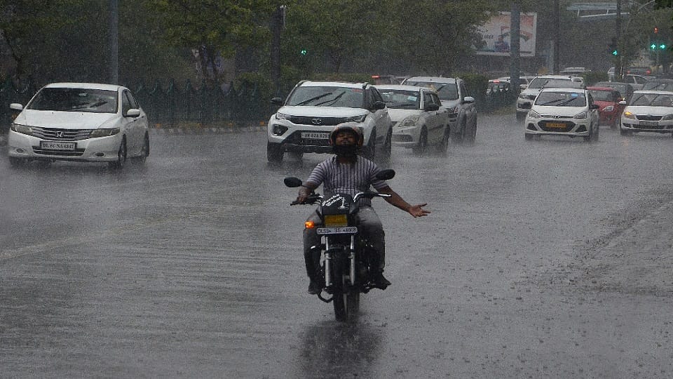 delhi weather forecast rain may fall in many areas on thursday imd issued yellow alert