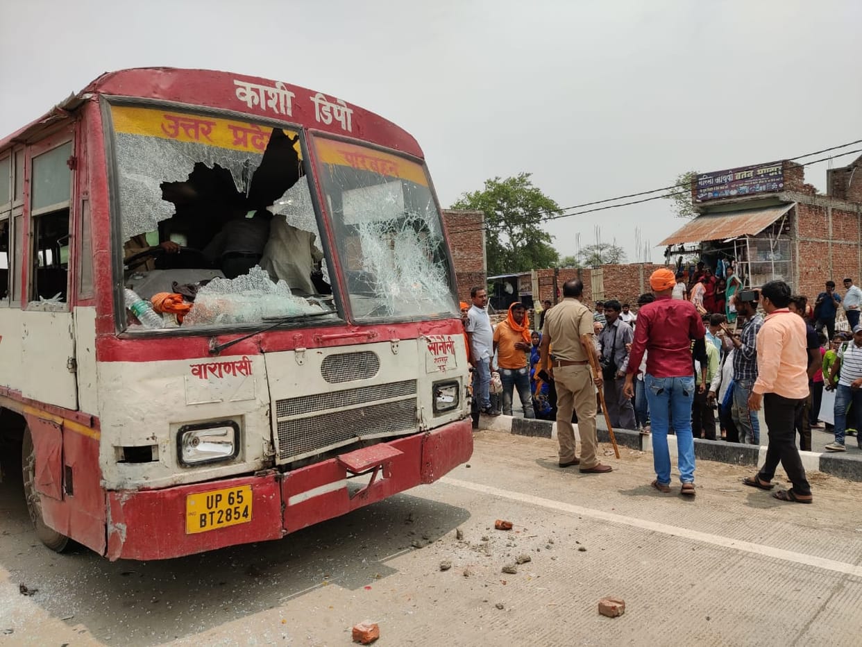Agneepath Protest angry students pelted stones on moving Roadways bus in Mau many passengers injured