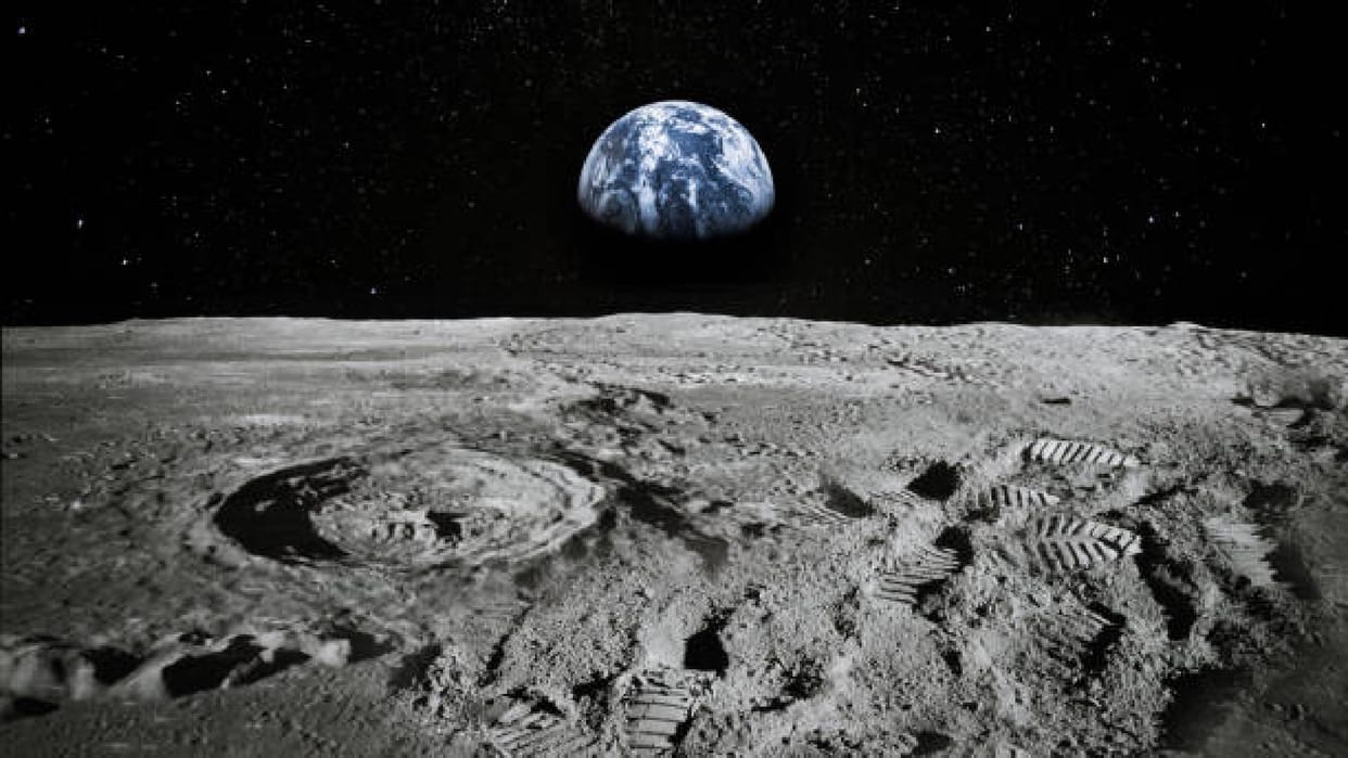 Nasa Discovered Mysterious Rocket Crashes on Moon Made Double Crater All Details News in Hindi