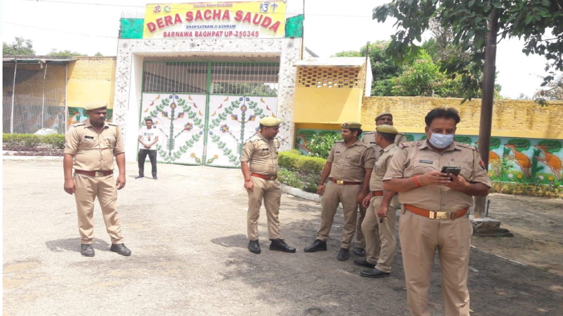 Gurmeet Ram Rahim are live in Barnava Ashram with his family and Honeypreet