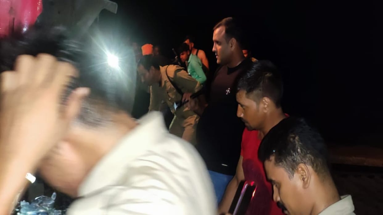 Two youth has died from train in Bijnor city
