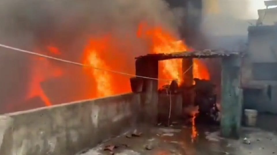 fire broke out in packaging company located in noida sector-7