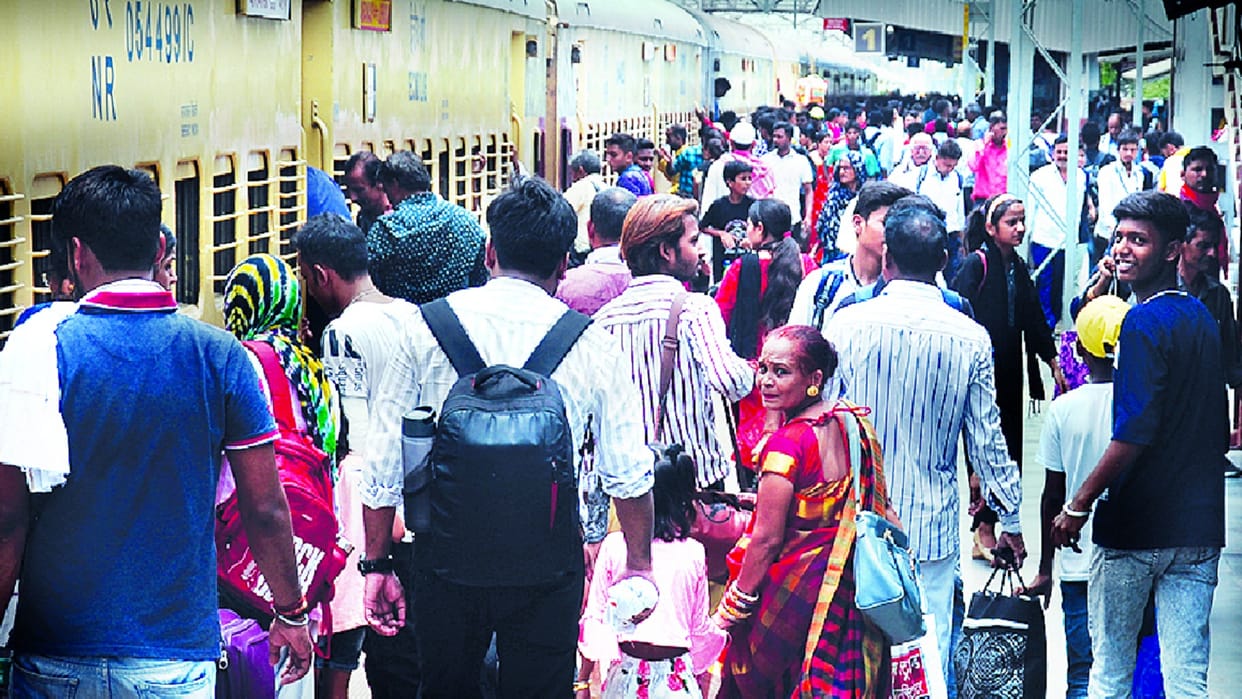 Agneepath scheme: Many trains derailed on time, Punjab Mail did not arrive till 11 pm