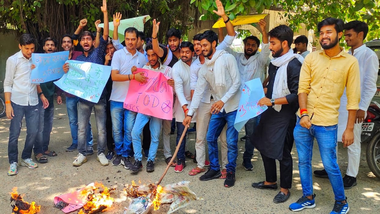 Agniveer: Students boil on Agneepath, there is a lot of ruckus on railway stations-roads