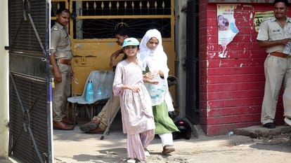 prayagraj violence: Halima and Sara distributed water to policemen