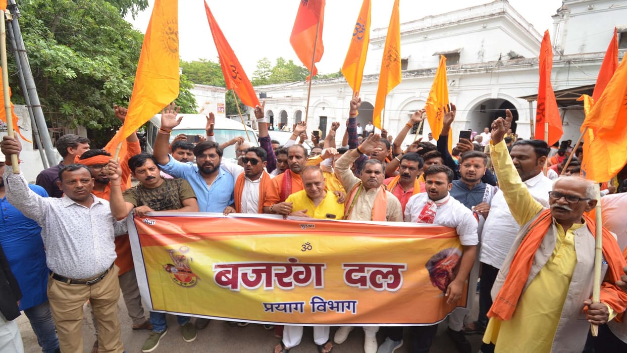 Bajrang Dal protests, demands ban on PFI