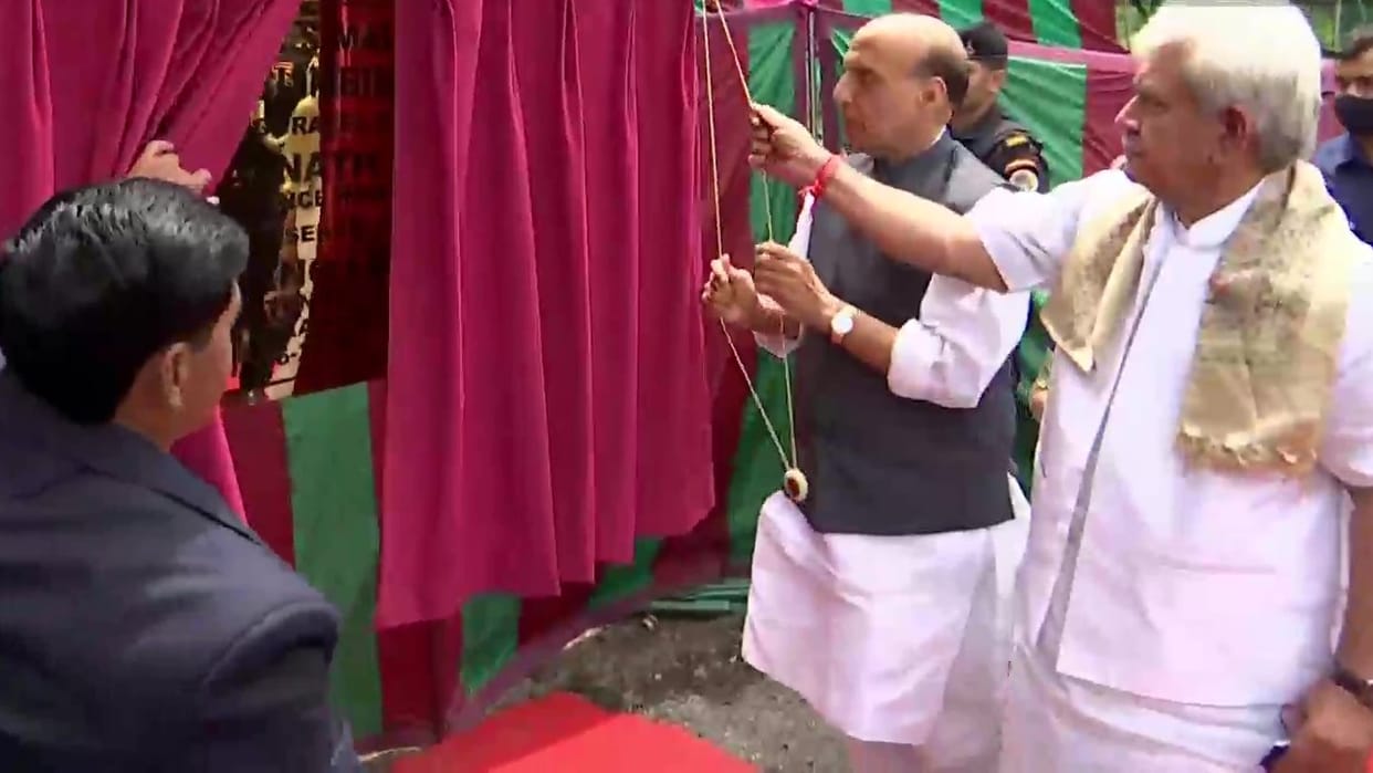 Rajnath singh Kashmir Visit: Defense Minister rajnath singh and LG manoj sinha inaugurated Himalayan Museum and Boulder Climbing Wall at pahalgam kashmir