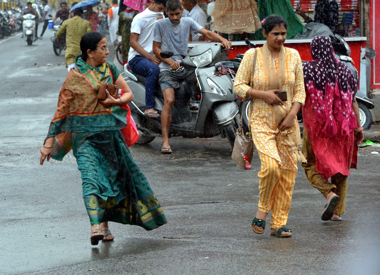 Relief in rain in scorching heat, temperature dropped by six degrees