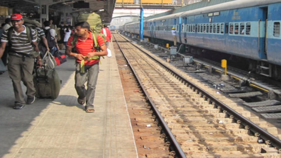 Dehradun Howrah Upasana Express canceled due to protest against Agneepath scheme