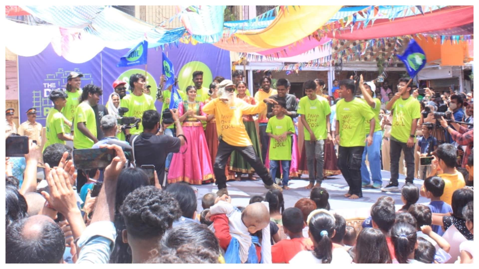 Asia largest school of hip hop The Dharavi Dream Project welcomed Sadhguru he reached there as part of his Save Soil campaign