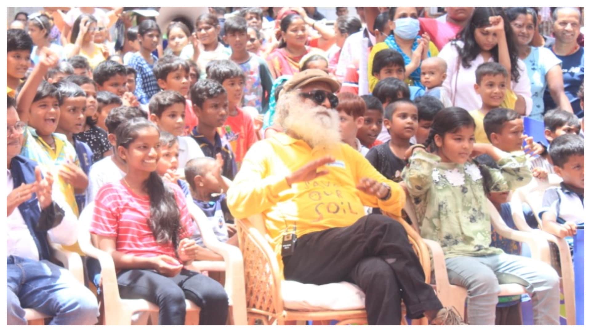 Asia largest school of hip hop The Dharavi Dream Project welcomed Sadhguru he reached there as part of his Save Soil campaign