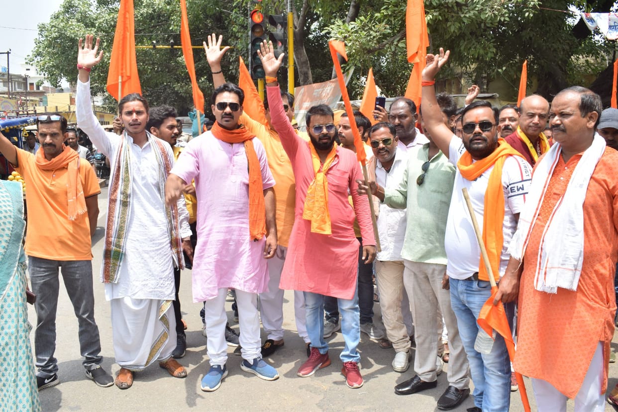 VHP-Bajrang Dal workers came out on the road in support of Nupur Sharma and Naveen Jindal