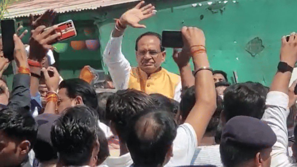 Gwalior Mayor Election: BJP's show of strength on the pretext of filing Sharma's nomination, Congress raised questions