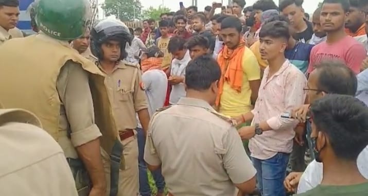 Opposition to Agneepath scheme: DEMU train stopped in Teryasujan, attempt to jam the highway