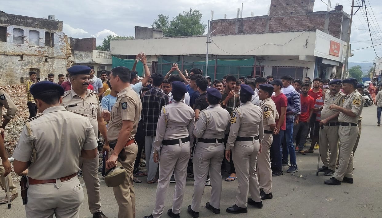 Youth protested at Daulatpur chowk on Agneepath scheme