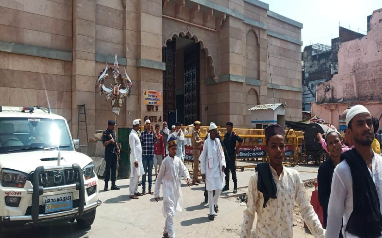 Gyanvapi masjid varanasi juma namaz done peacefully amid ruckus and violence Agneepath yojana see photos