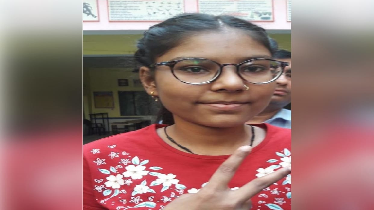 Student Sanskriti Thakur in Moradabad got second rank in UP Board 10th examination in state