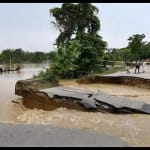 असम में बाढ़ से हाहाकार
